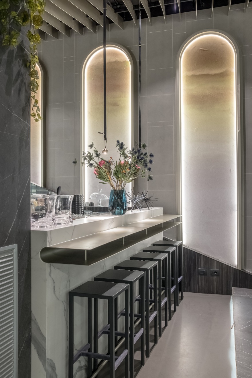 Milan 繁华中心的戏剧性餐厅-23