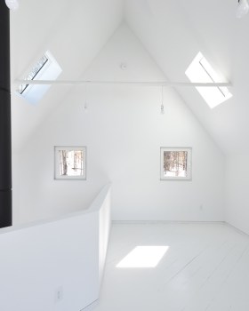 Vermont 冬日小屋——绿色山脉中的艺术与生活