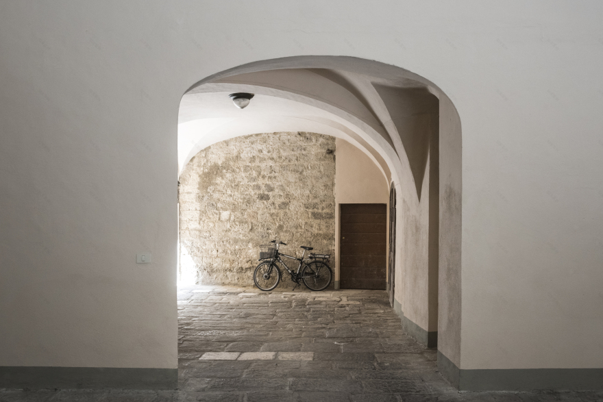 融合历史与现代的意大利古城公寓改造-38