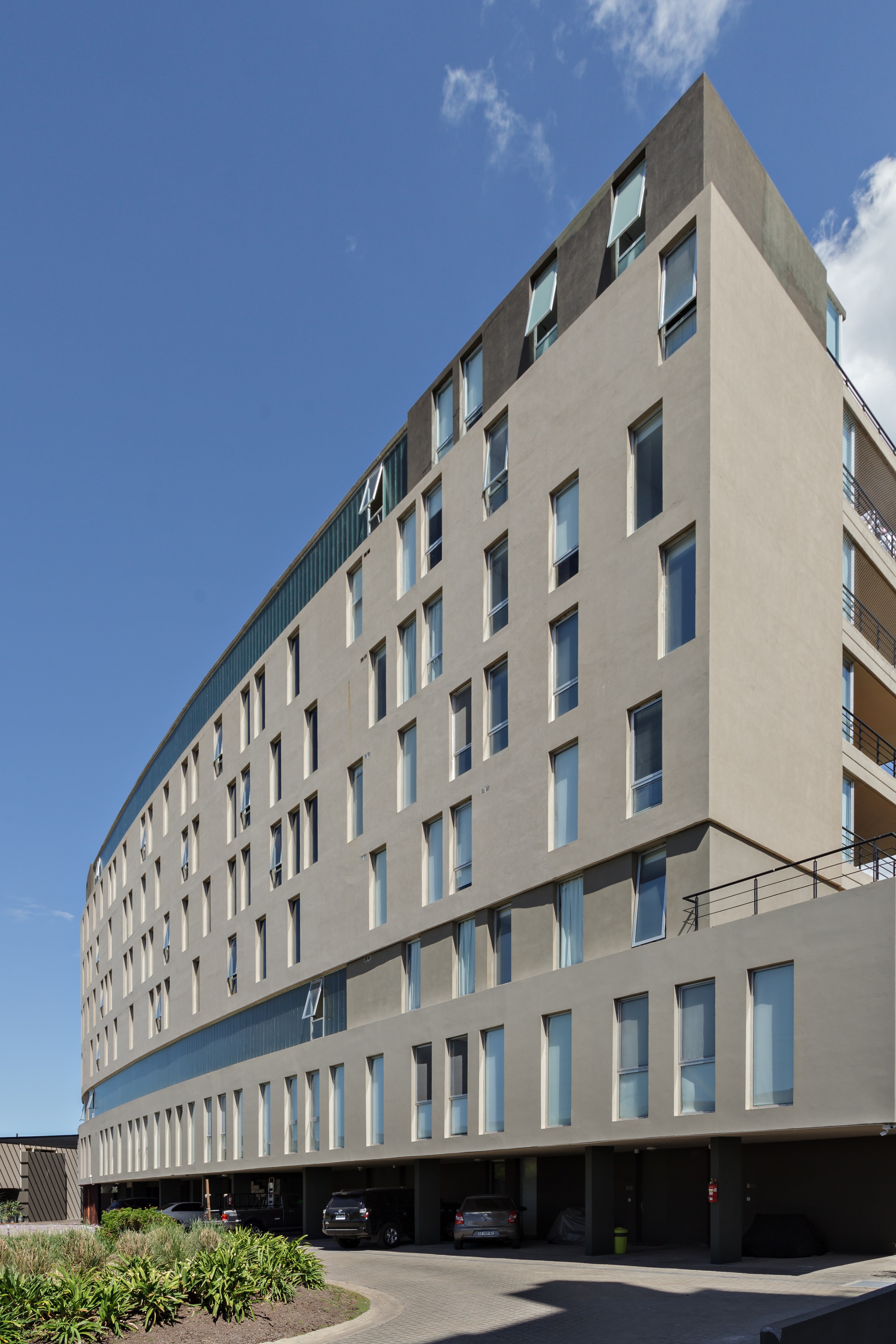 湖畔曲线公寓建筑丨Forcinito Arquitectos-7