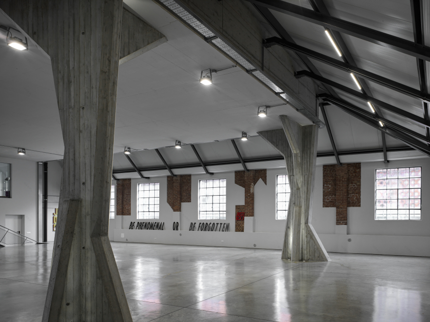 创意风暴中的仓库改造 | 意大利米兰金属木质建筑-6