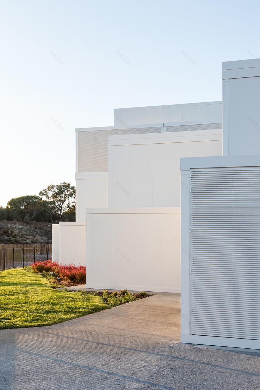 足球城市中的电视频道临时建筑-5