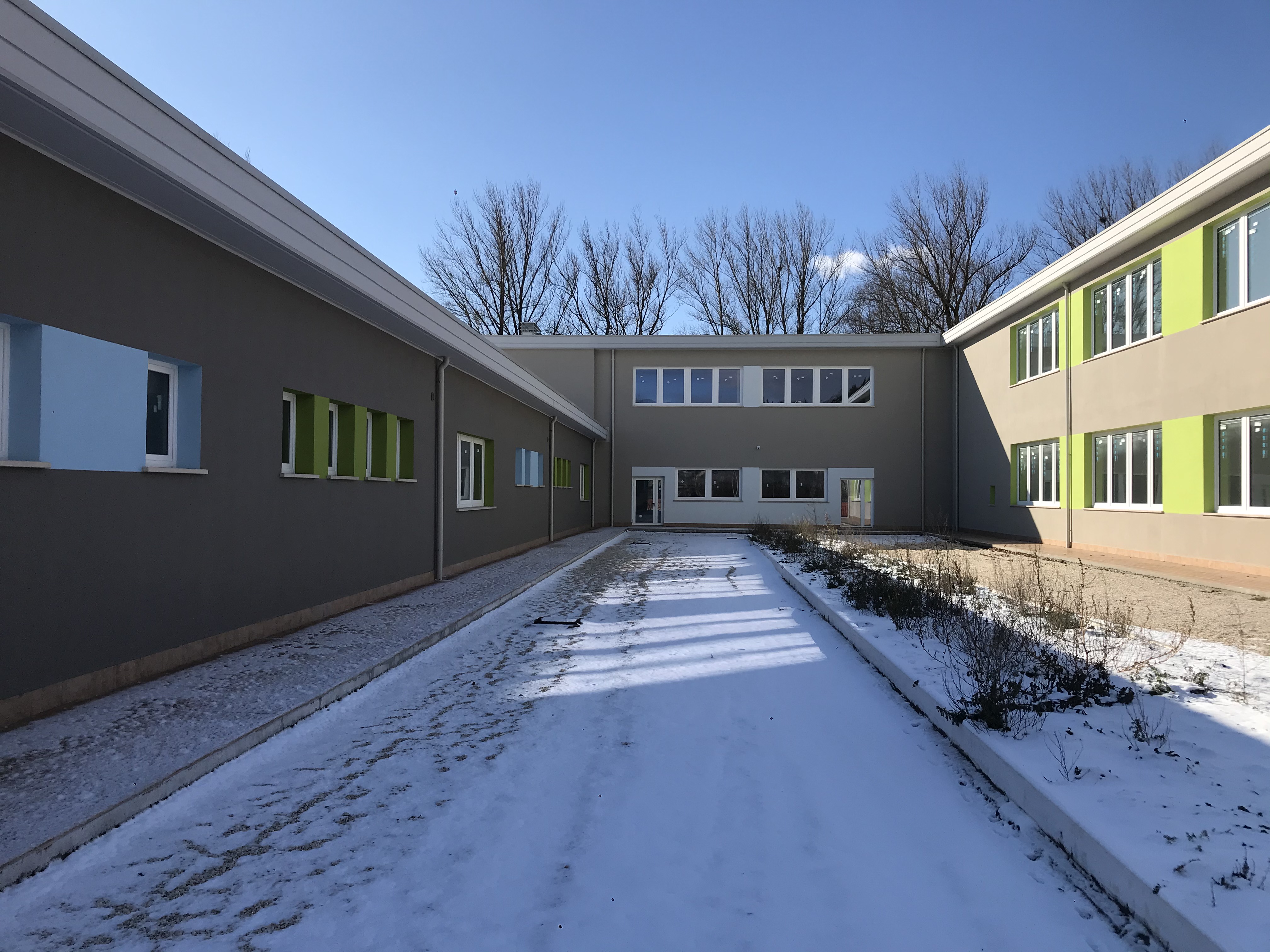 新梅里尼中学新校舍设计 · 融入环境的校园规划-2