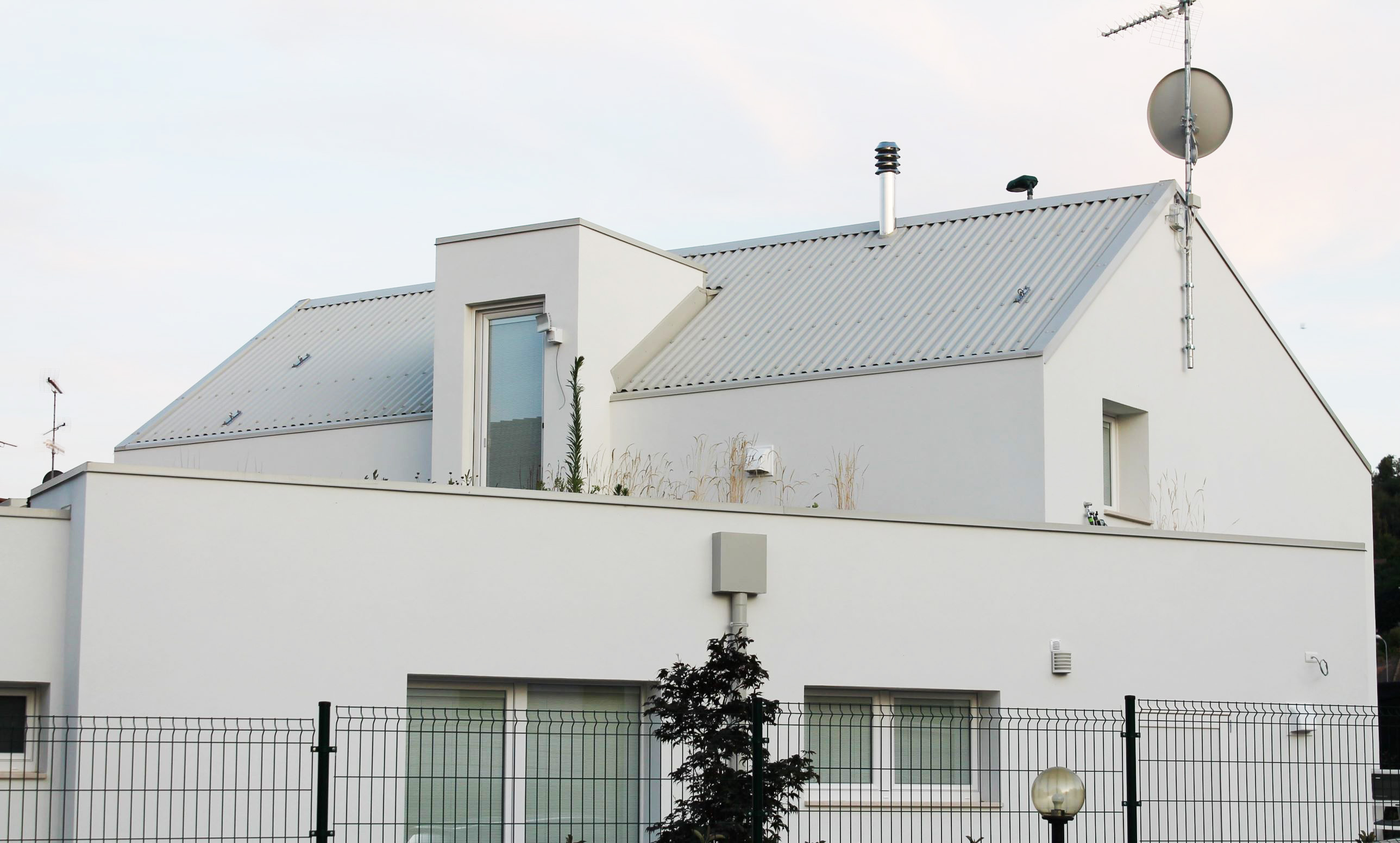 绿意盎然的光伏家园 · 意大利环保节能住宅-22