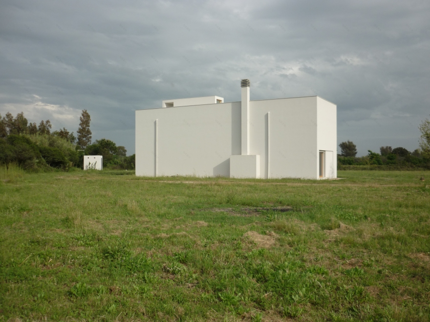 简约农舍 | 农具储藏与生活空间的完美融合-4