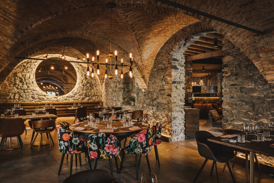 古堡魅影 · 创意餐厅“Il Diavolo E L' Acqua Santa”-10