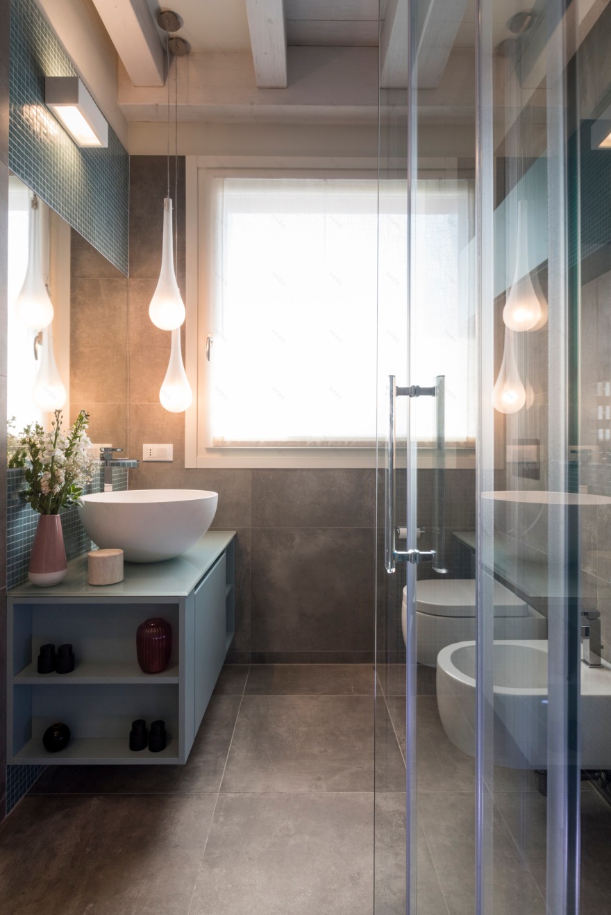 色彩斑斓的湖畔居所设计-5