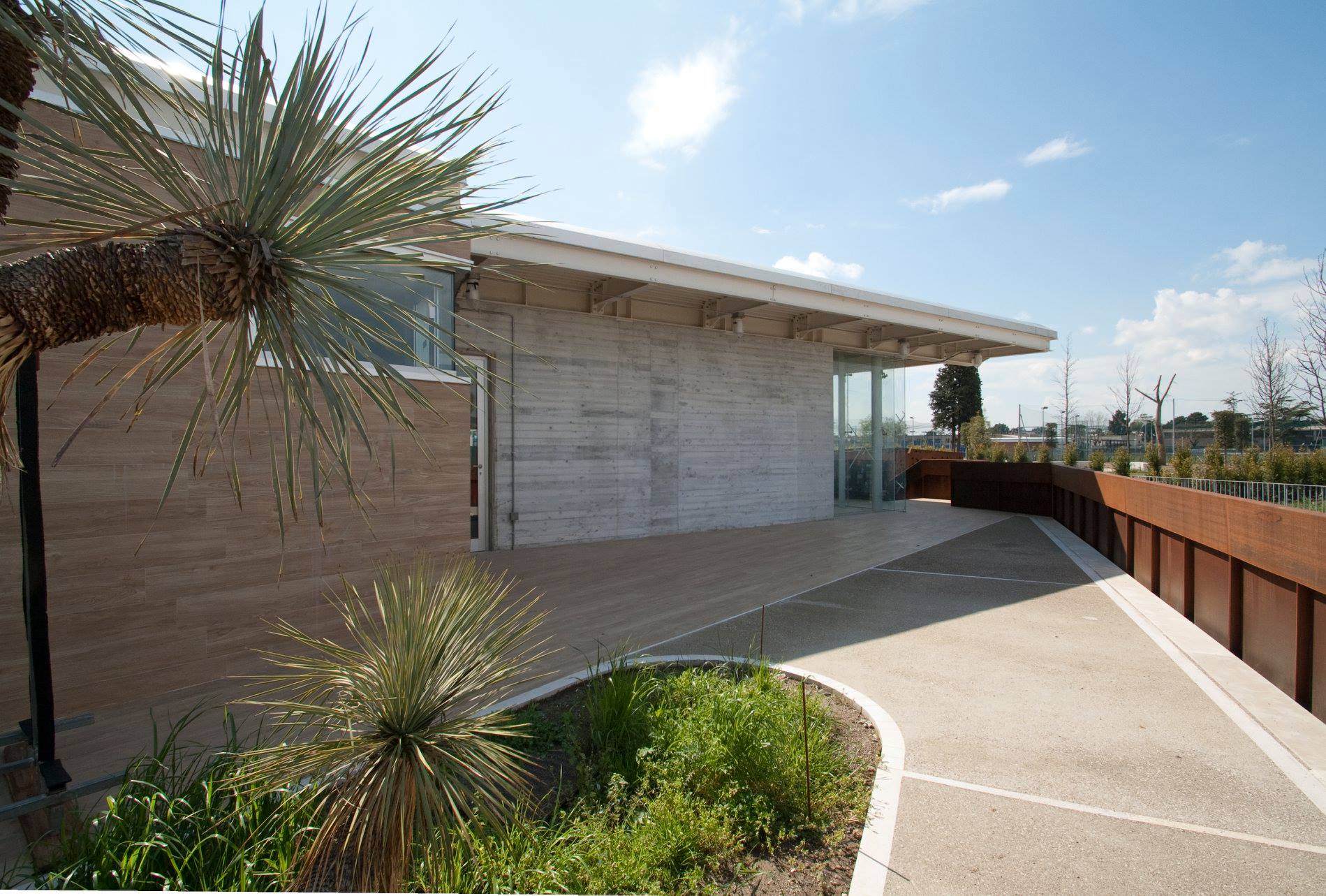 裸露结构中的多功能中心-8