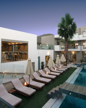 Cactus Bay Hotel 改造丨Lefteris Tsikandilakis