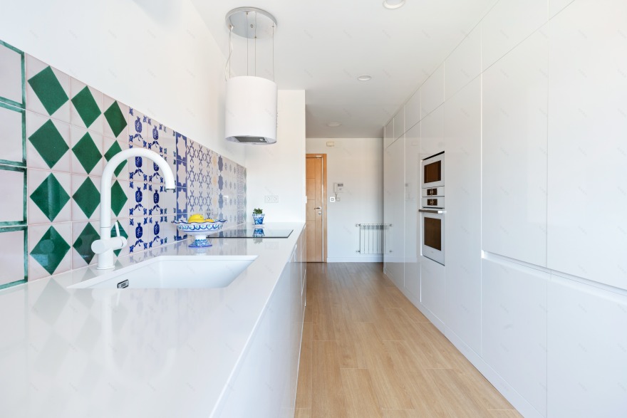 格兰纳达 80 年代厨房翻新-4