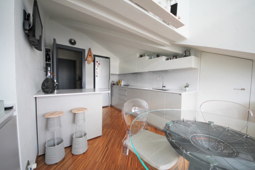 特别规划的顶层公寓厨房翻新项目-1