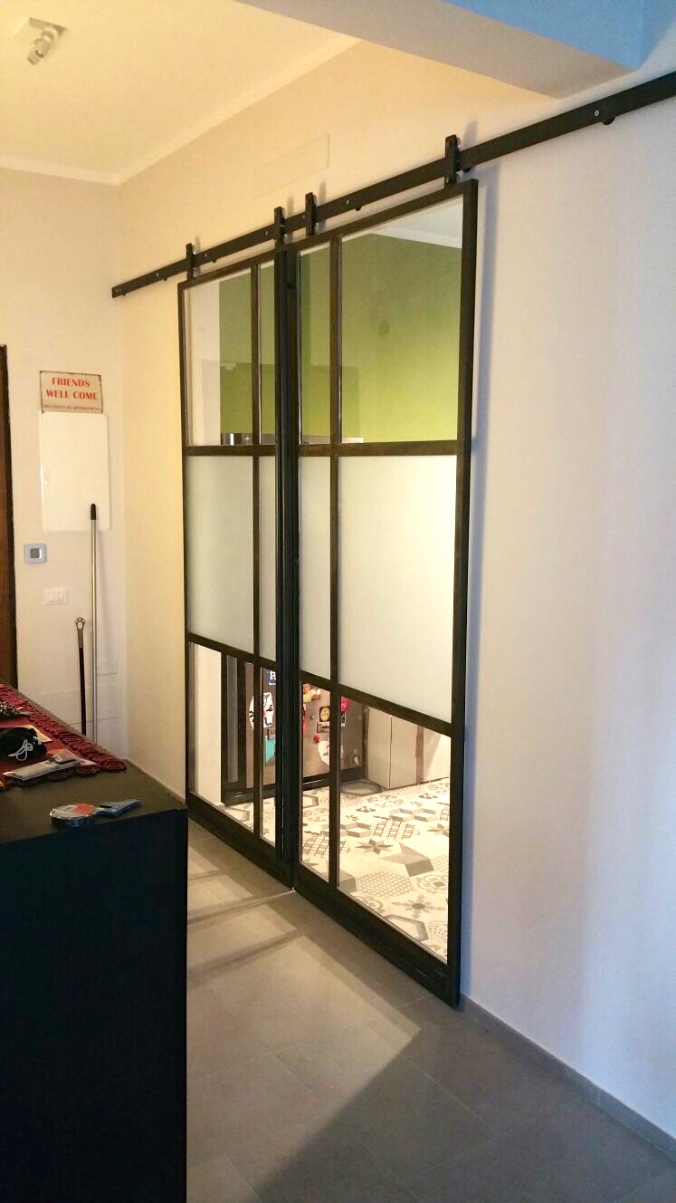 年轻夫妇的工业风格罗马之家-0