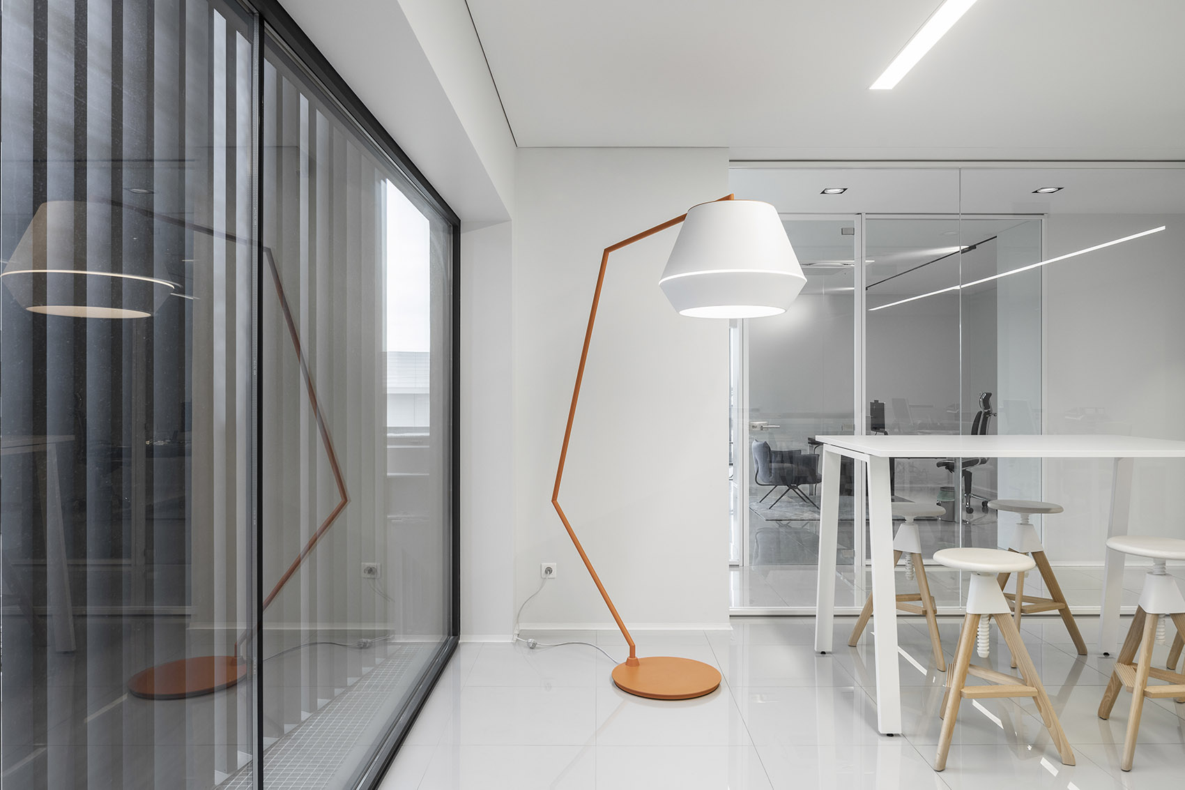Ramalhos办公空间改造与扩建，葡萄牙/简洁纯粹的展示和办公空间-111