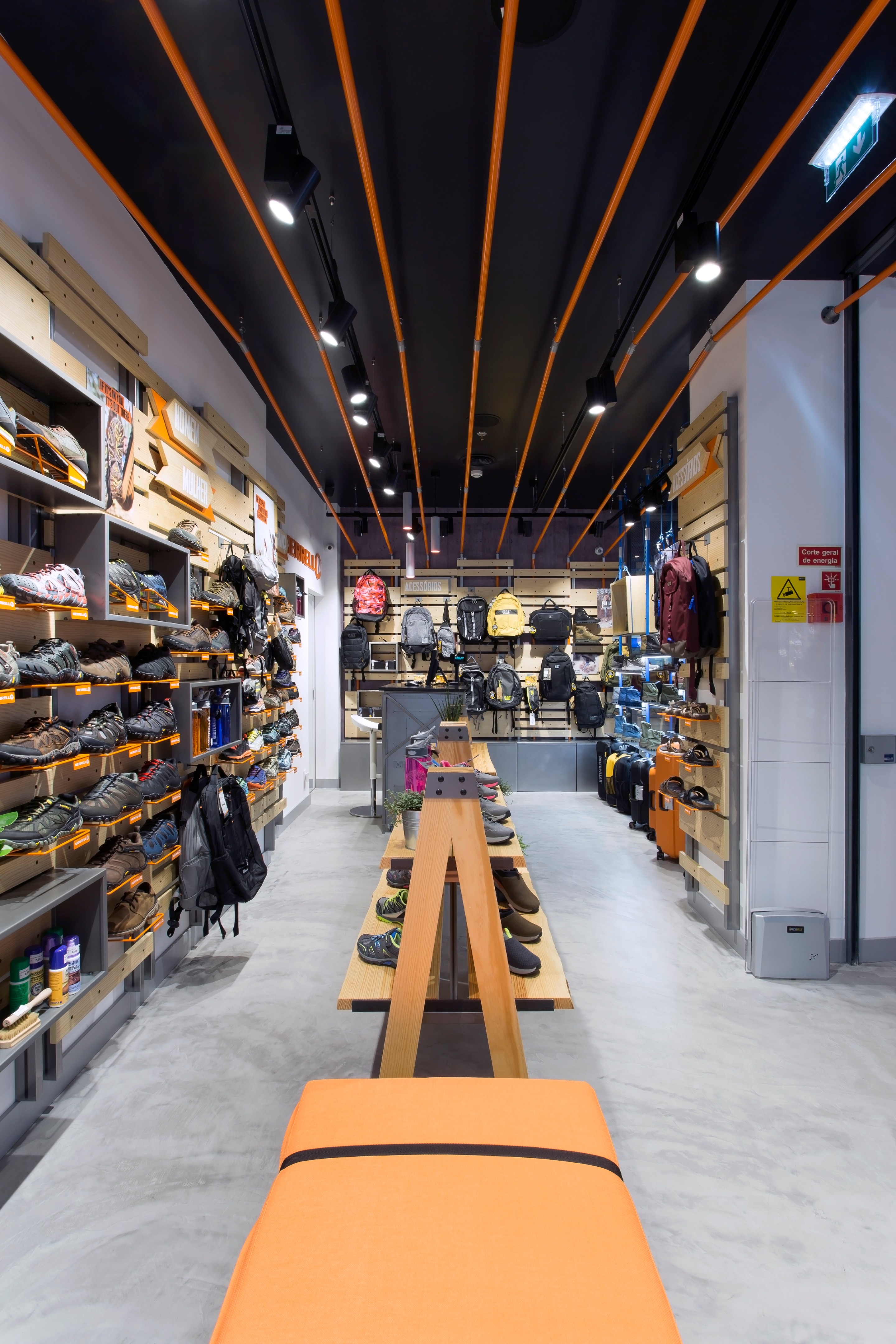 MERRELL 鞋店-2