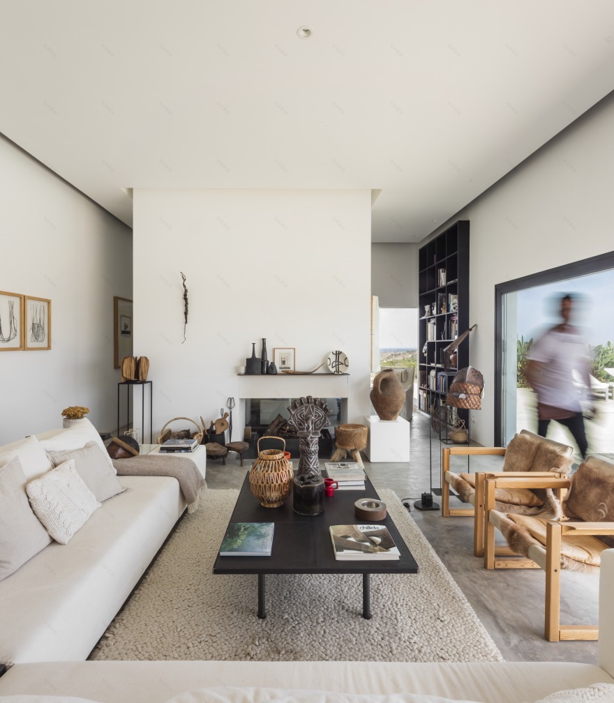 葡萄牙 Grândola 别墅 | 空/满情境创造,多 courtyard 设计-18