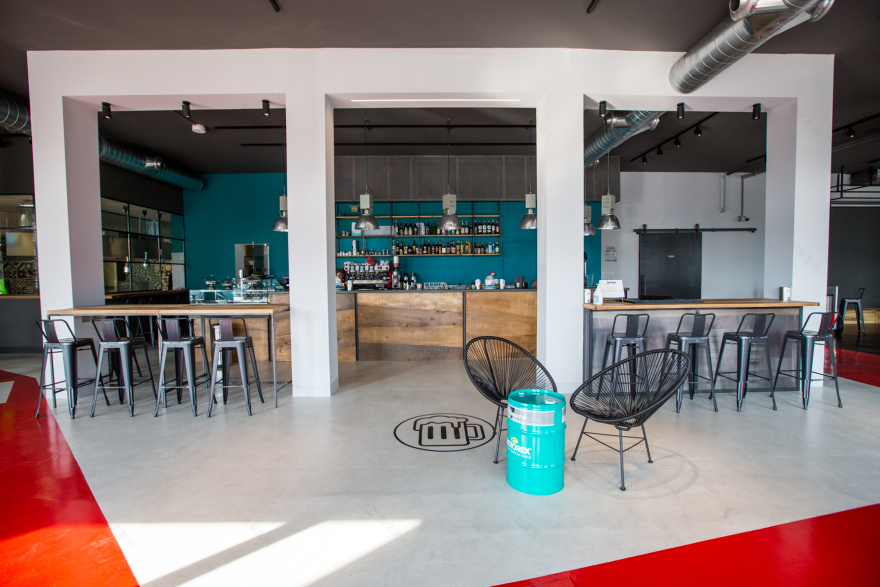 AutoCar & Paddockafe 新颖室内设计,打造一站式汽车装备购物体验-0