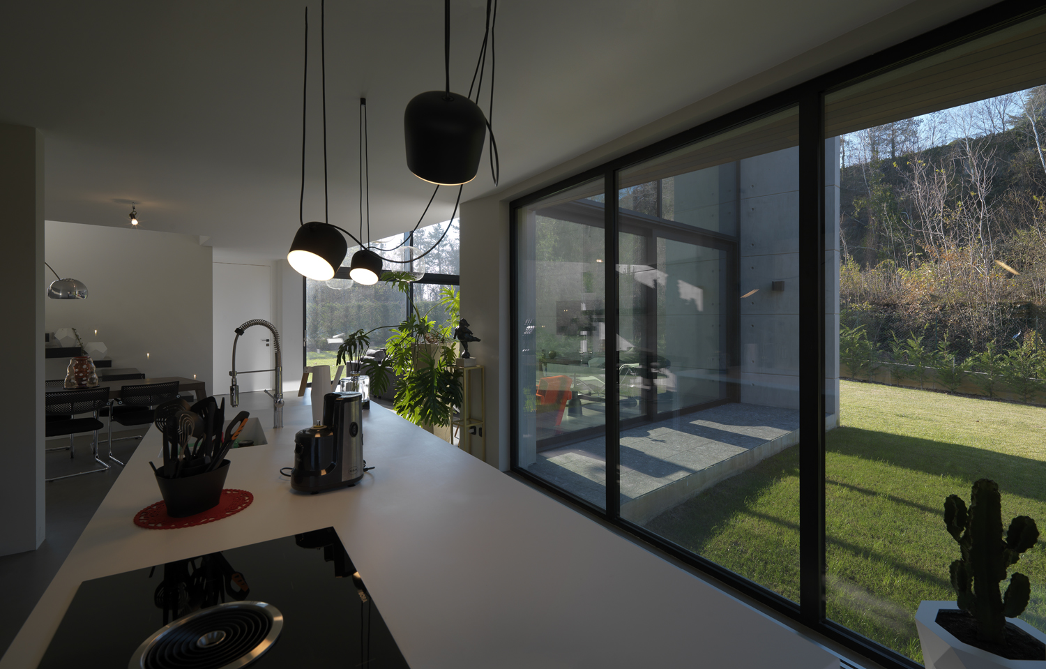 悬浮森林中的透明别墅-56