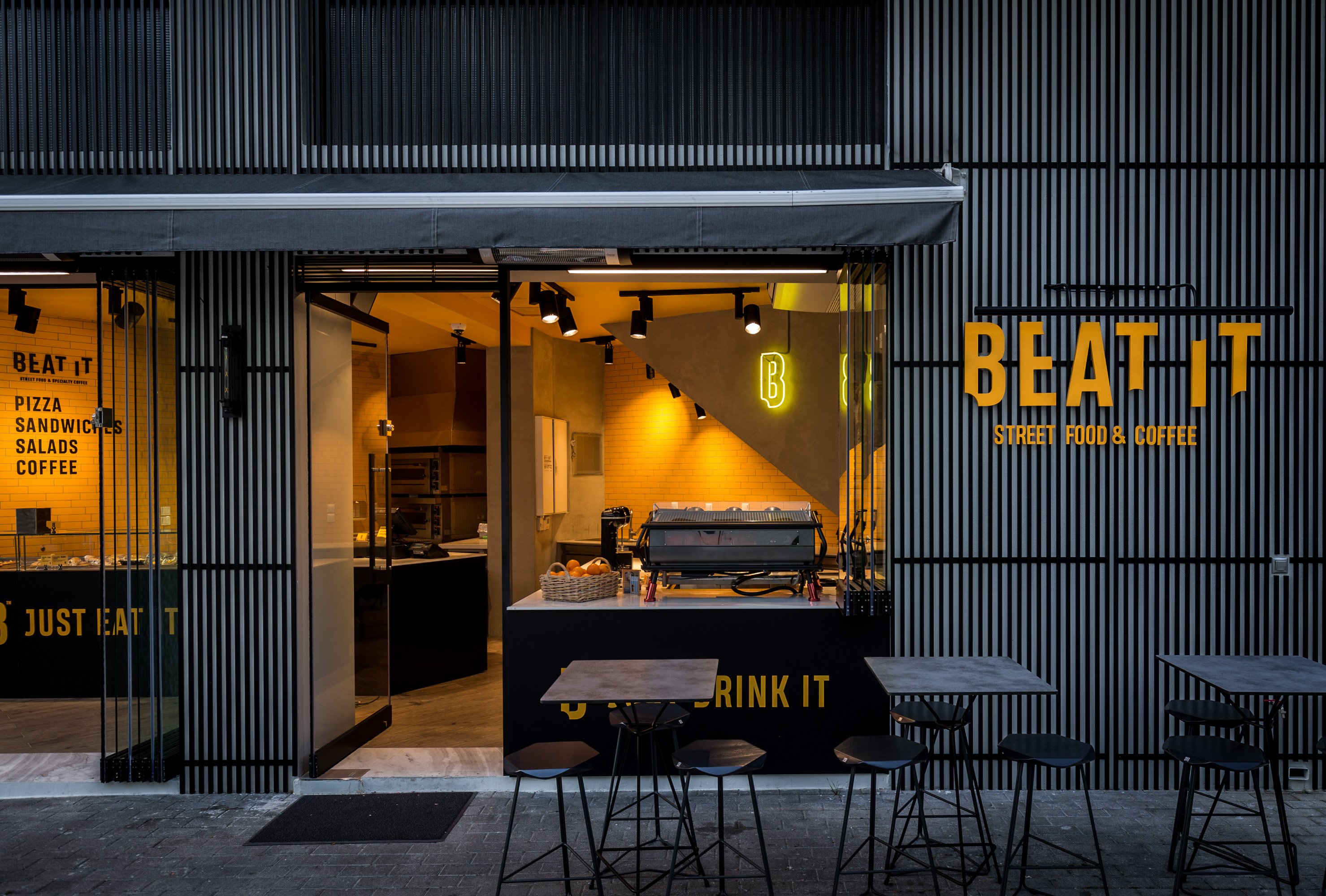 《BEAT IT》街头美食咖啡厅 | 传统披萨店的城市翻新-3