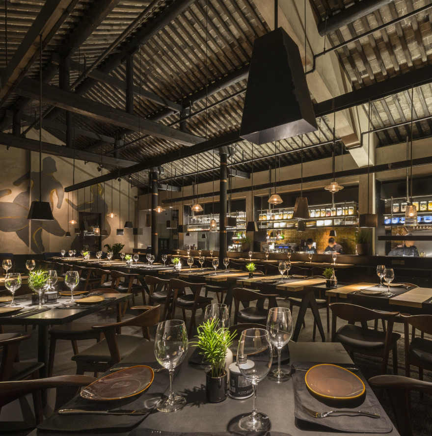 西餐厅"Va Bene"双层空间设计,明亮与黑暗的对比-3