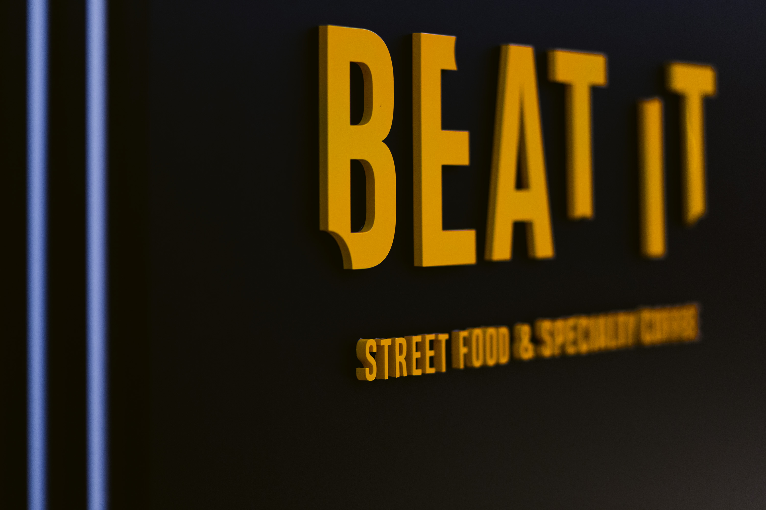 《BEAT IT》街头美食咖啡厅 | 传统披萨店的城市翻新-22