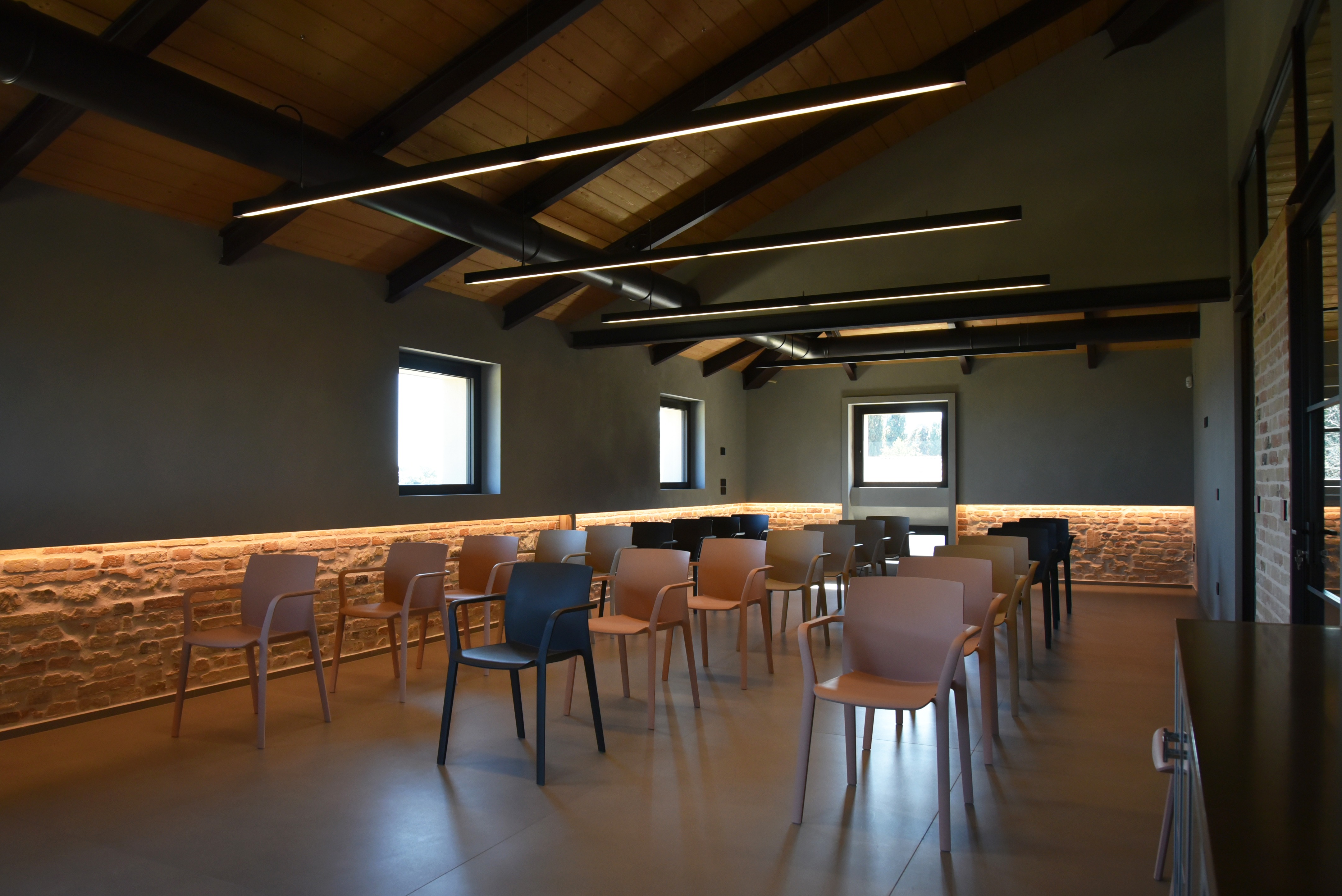 经典与现代共融的意大利总部室内设计-12