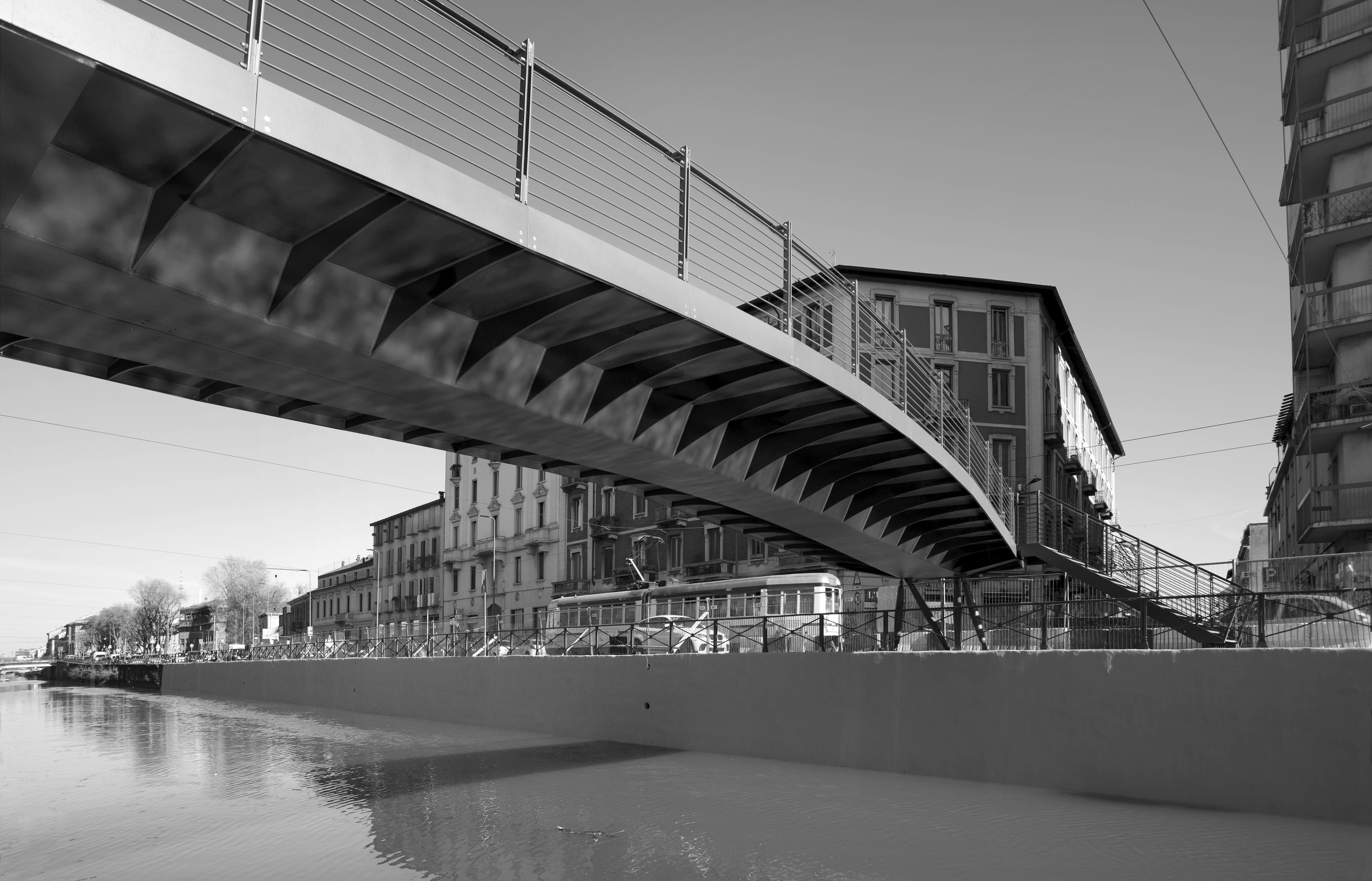 自然轻盈的 Naviglio Grande 人行天桥设计-0