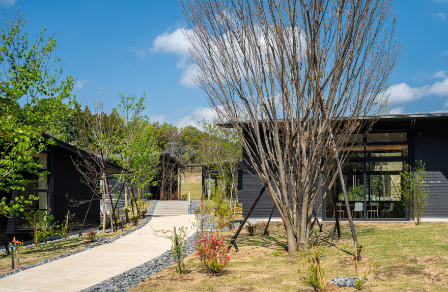 町田药师池公园“四季彩之森”游客中心,日本/运用村落般的建筑形式营造愉悦步行体验-70