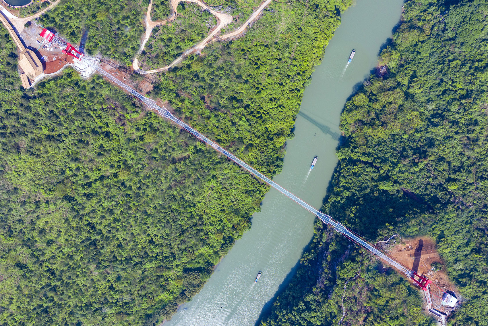 湟川三峡擎天玻璃桥，广东清远/吉尼斯纪录认证：“世界最长玻璃铺装悬索桥”-29