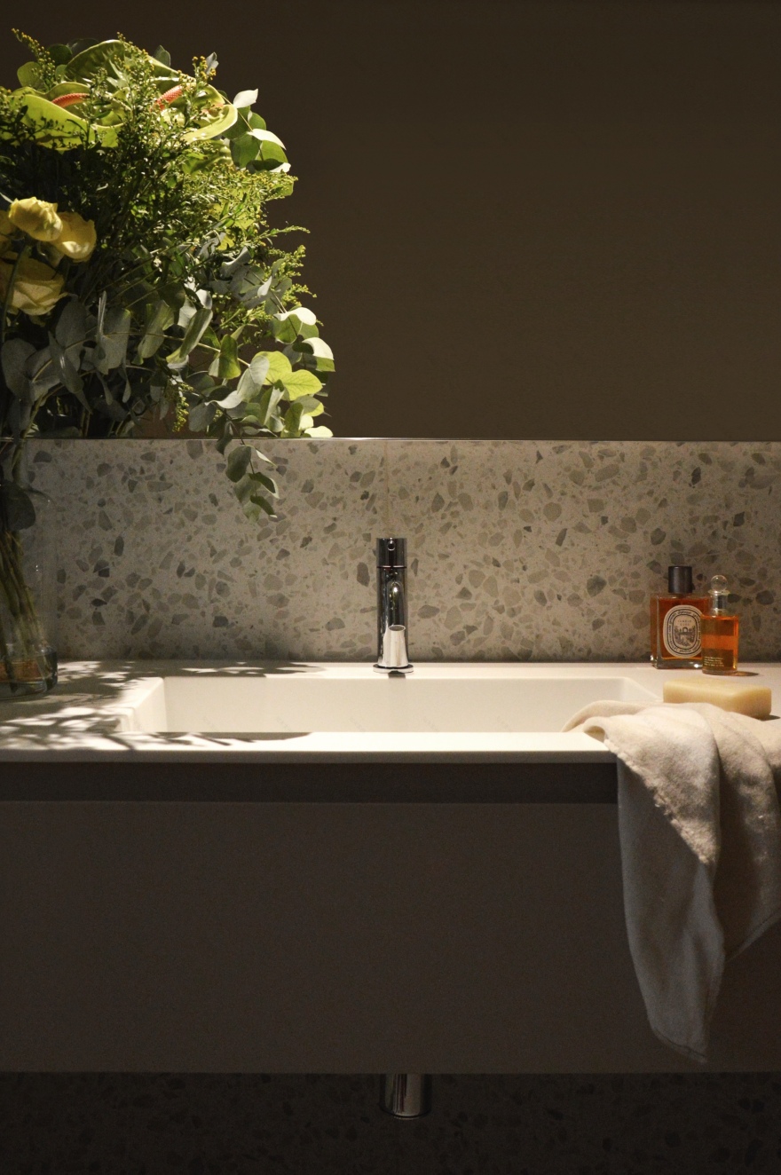 OPUS II | 光影交织的意大利公寓室内设计-11