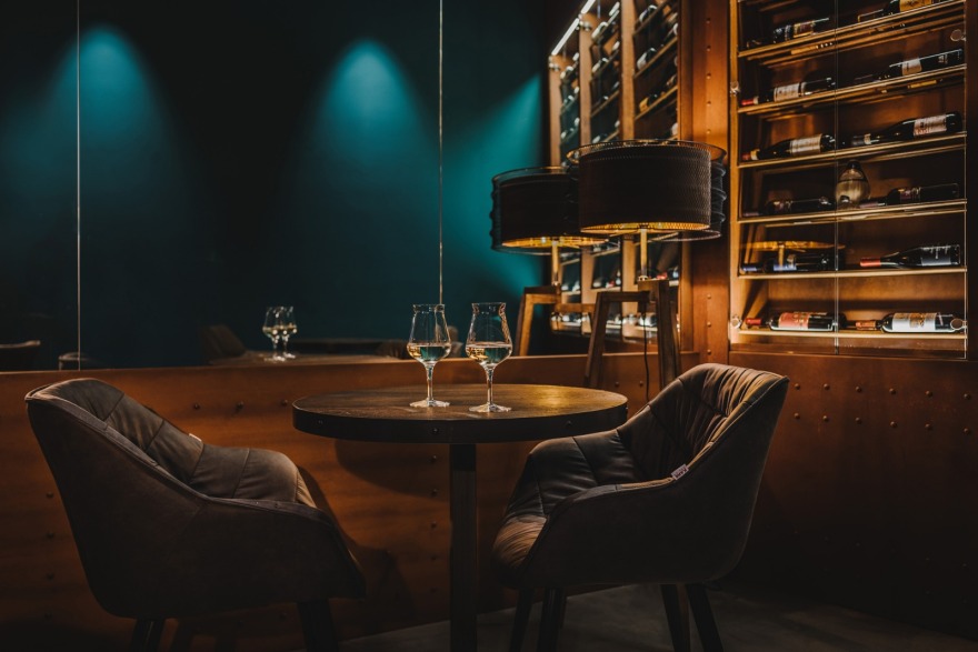 古堡魅影 · 创意餐厅“Il Diavolo E L' Acqua Santa”-1