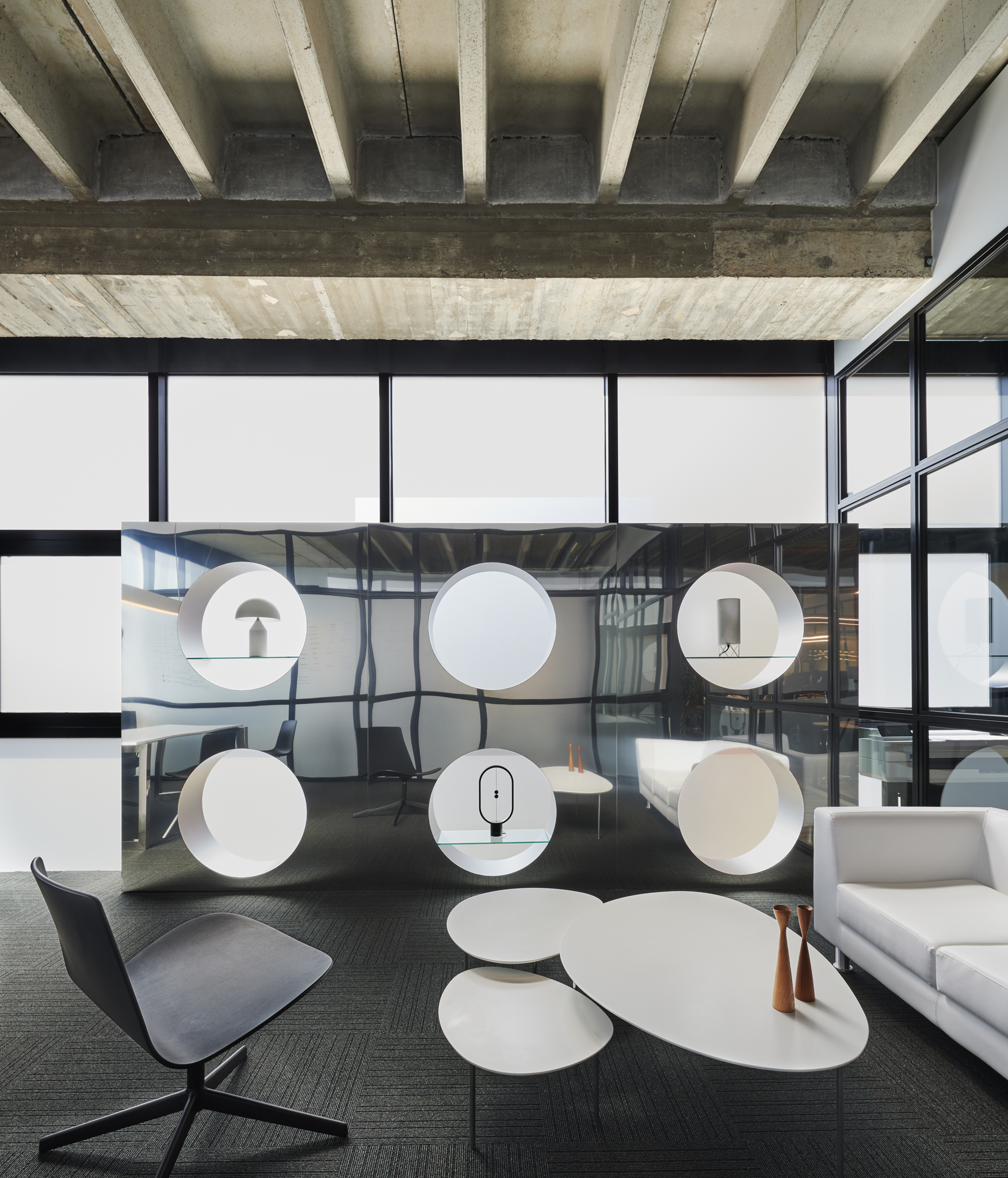 工业风办公室设计 | 金属、植物与木头的和谐-1