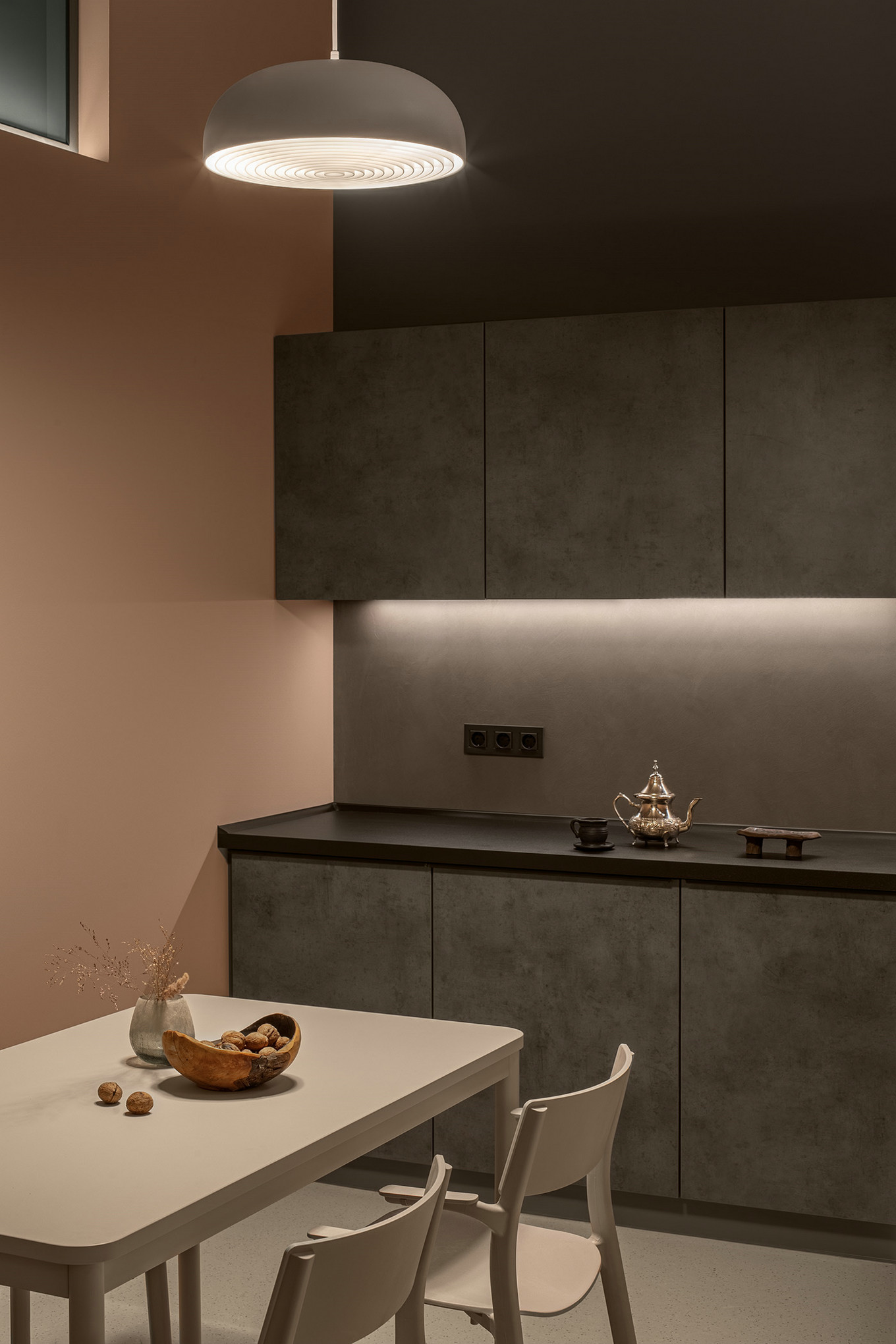 暖色调搭配裸露的水泥墙，尽显温馨大气-16