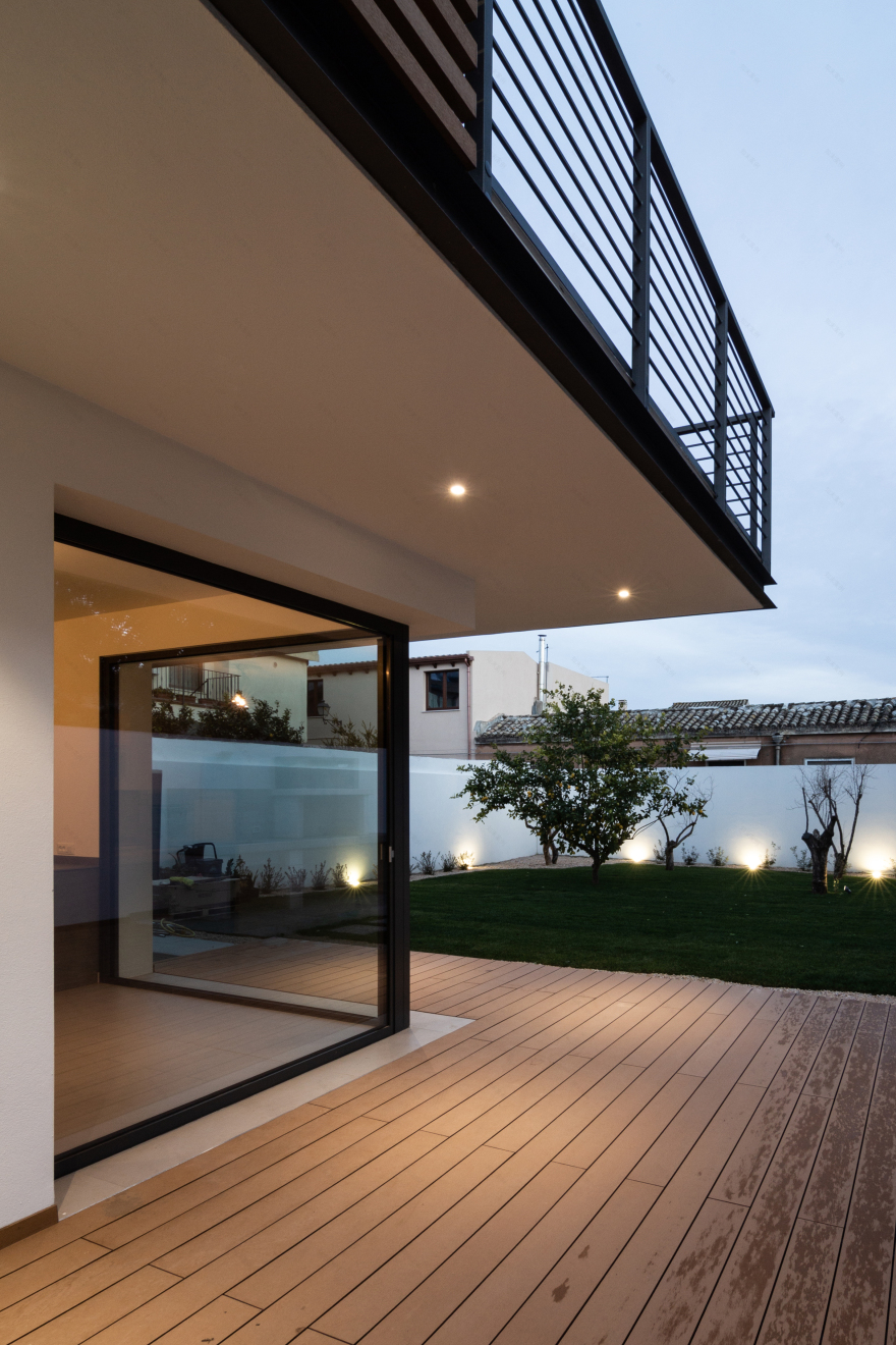 三层楼的灵活布局与光影调控-13