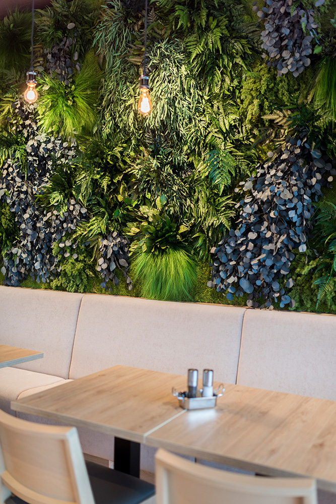 绿意盎然的原生态办公室垂直花园-5