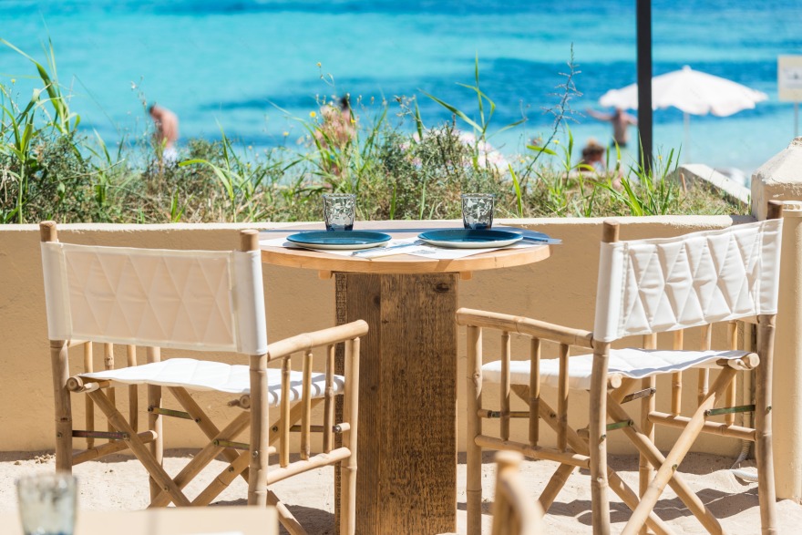 繁星下的海滨餐厅·Fandango Formentera丨西班牙丨Lázaro RosaViolán-11