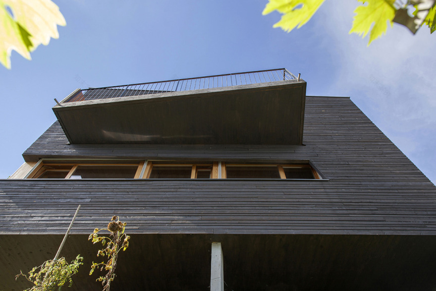 瑞士自然别墅,木质内外营造独特氛围-20