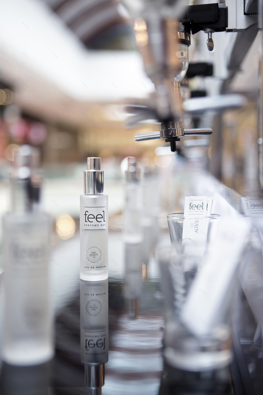 购物中心香水吧设计 | 独特模块化香水瓶展示-4