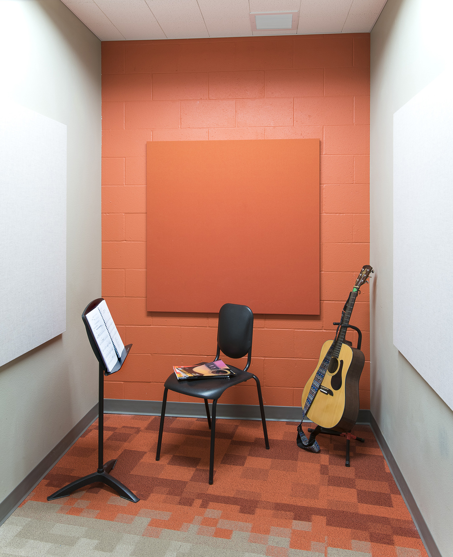 百年老校翻新重生，打造湖畔学习空间-11