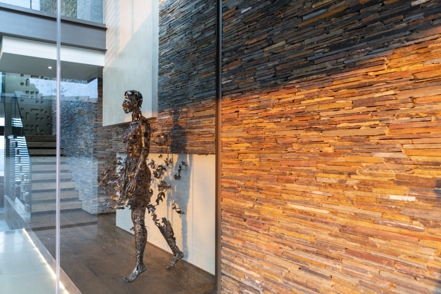 南非 Mooikloof Heights 别墅 | 室内外生活交融,景观迷人-2