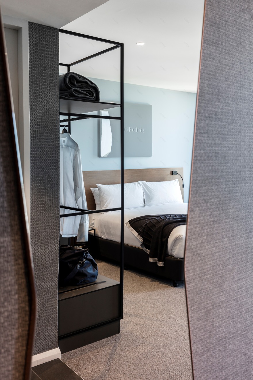 悉尼机场“Felix 酒店” | 澳大利亚版“中世纪现代”风格的设计-22