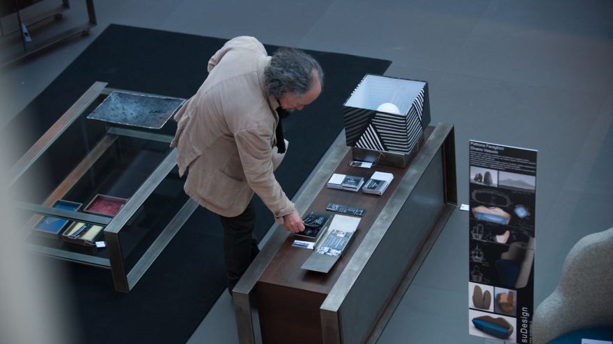 定制尺寸与材质的移动储物柜-0