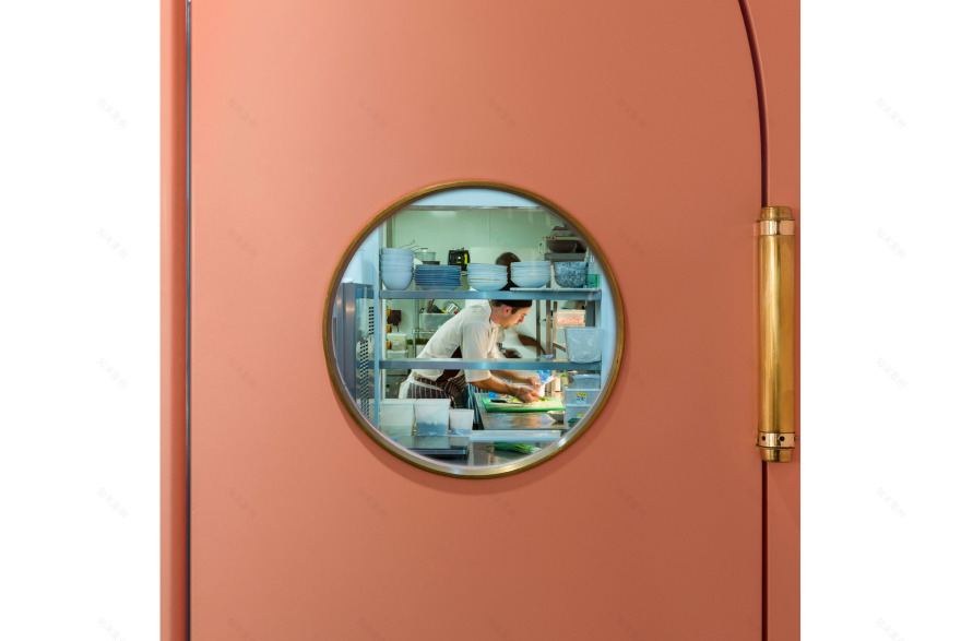 魅力蓝调 | 40 年代好莱坞风在伦敦地下室的复兴-5