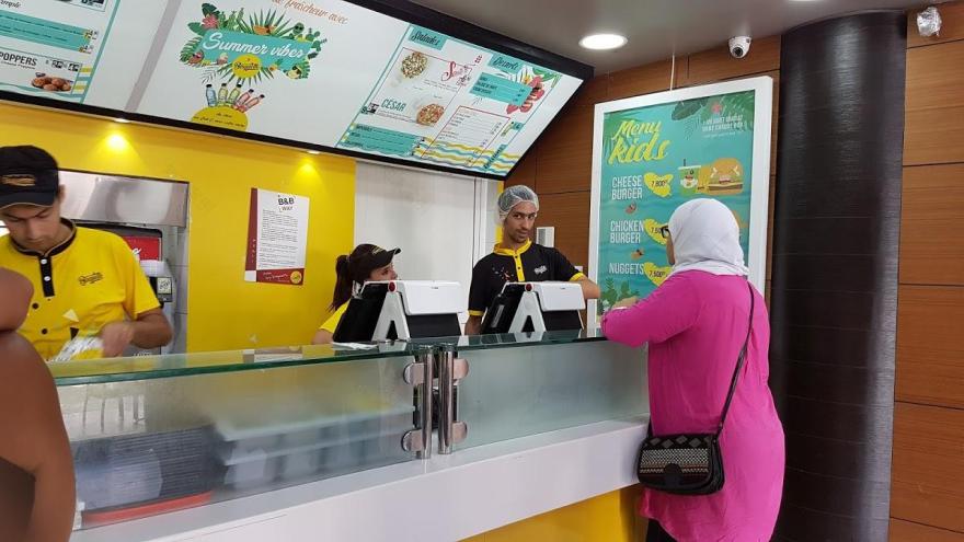 突尼斯最大快餐品牌 Baguette & Baguette 室内设计解读-5