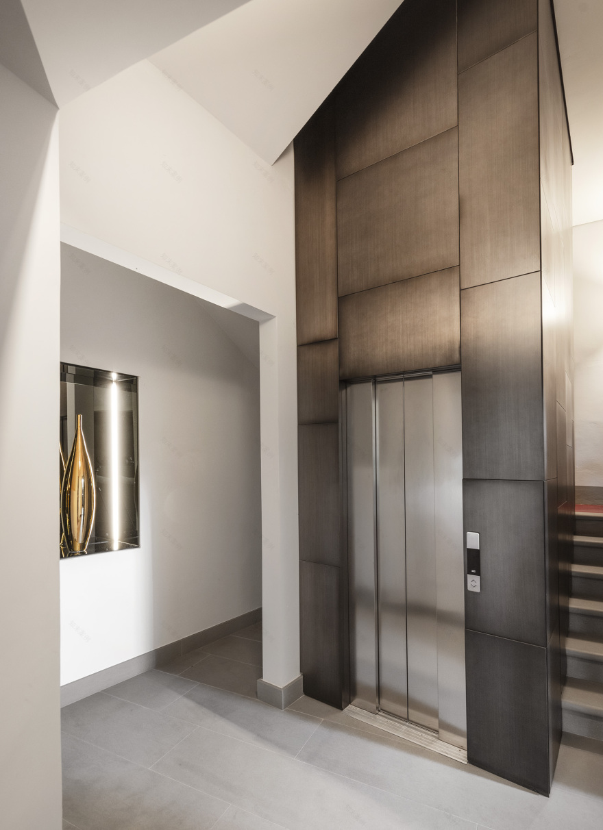 意大利佛罗伦萨山顶复式公寓设计丨Pierluigi Sammarro-21