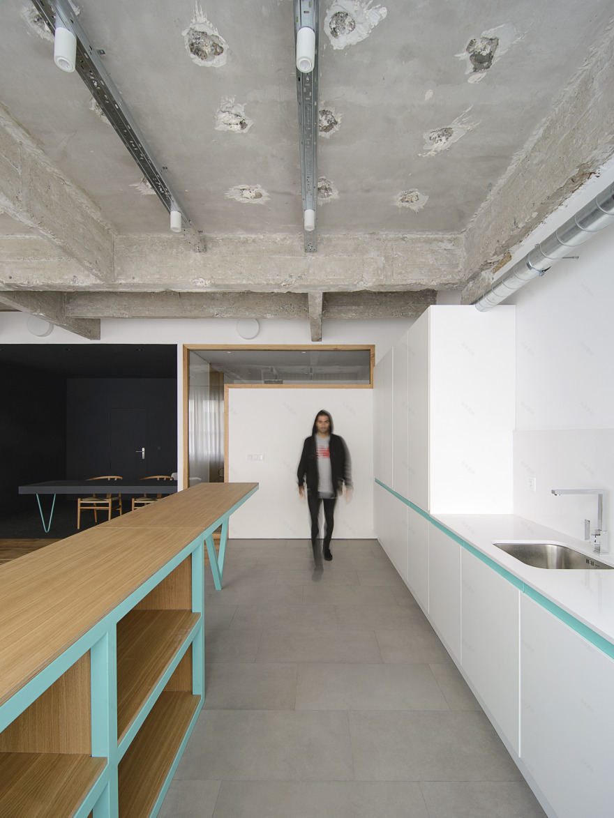 在毕尔巴鄂将一间办公室翻新成一个住所-9