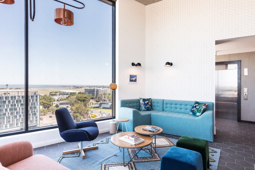 悉尼机场“Felix 酒店” | 澳大利亚版“中世纪现代”风格的设计-18