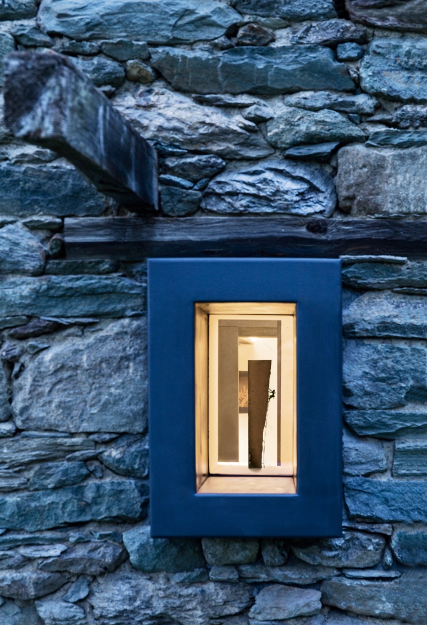 森林中的石头小屋-11