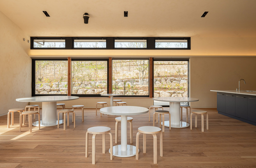 町田药师池公园“四季彩之森”游客中心,日本/运用村落般的建筑形式营造愉悦步行体验-72