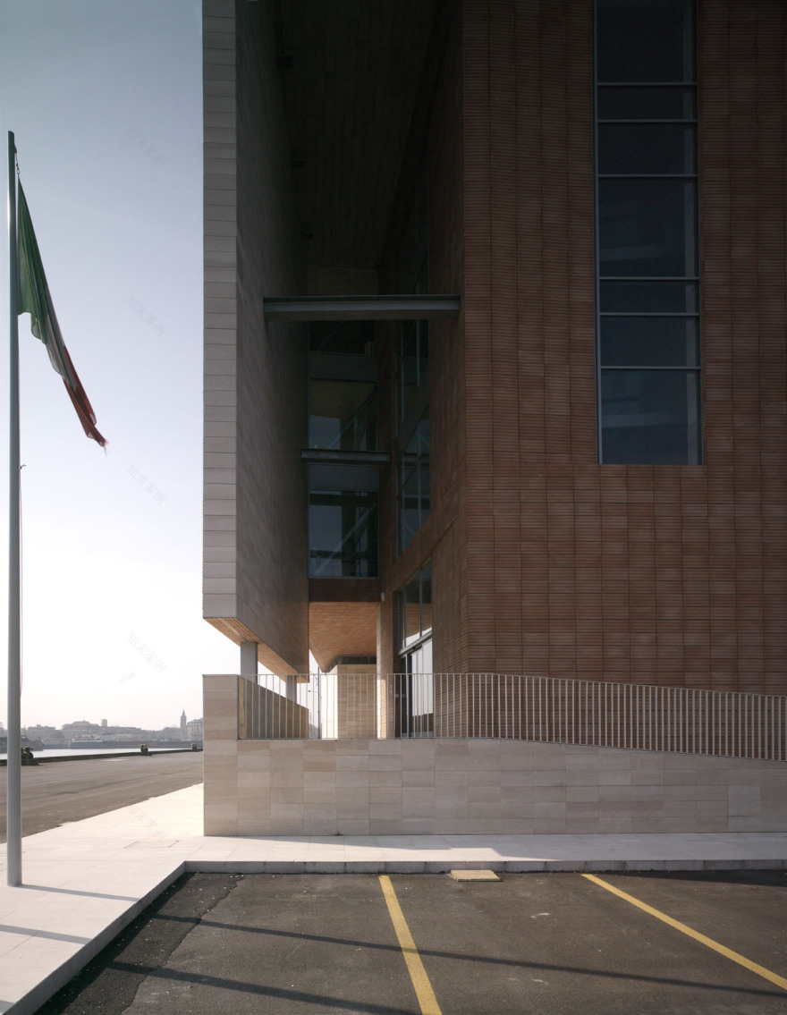 Ravenna 港口管理局新总部——现代办公建筑的代表作-11