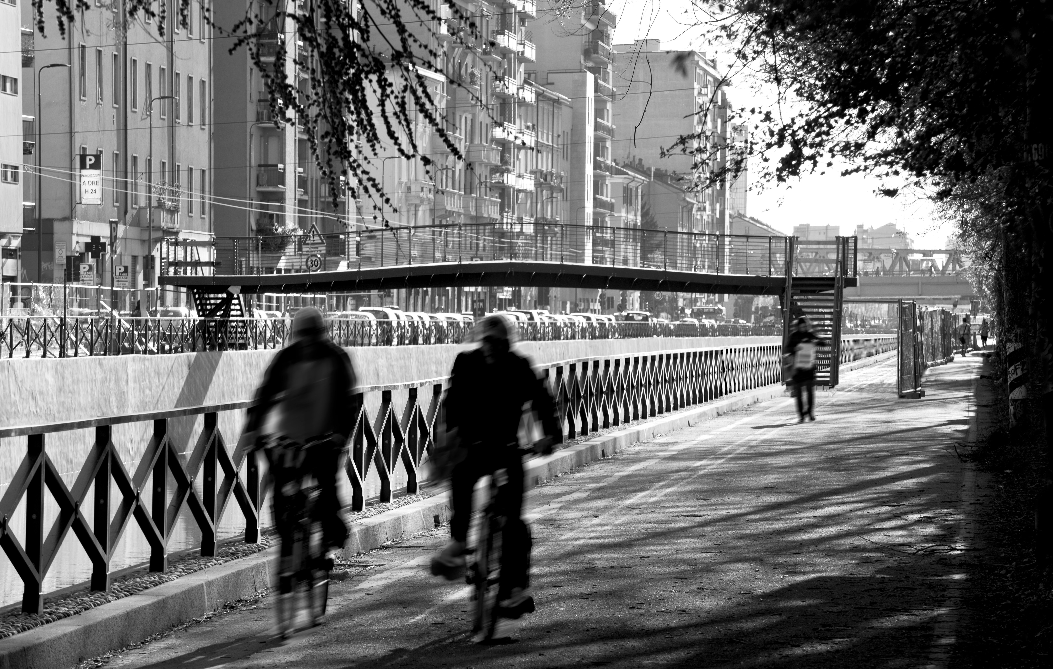 自然轻盈的 Naviglio Grande 人行天桥设计-2